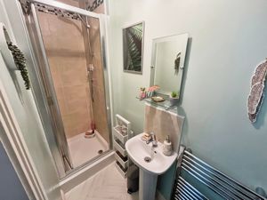 Downstairs shower room- click for photo gallery